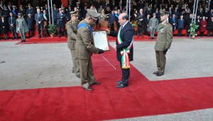 Sassari_Nicola Sanna consegna cittadinanza a generale Arturo Nitti