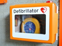 Un defibrillatore per la salute dei cittadini